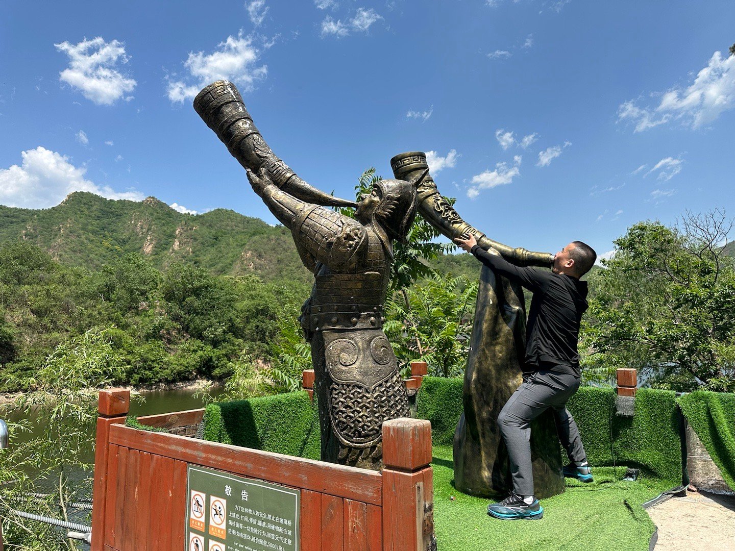 想做一个没人认识的自媒体账号想写啥写啥，不接任何赛事的媒体合作，没有任何的人情事