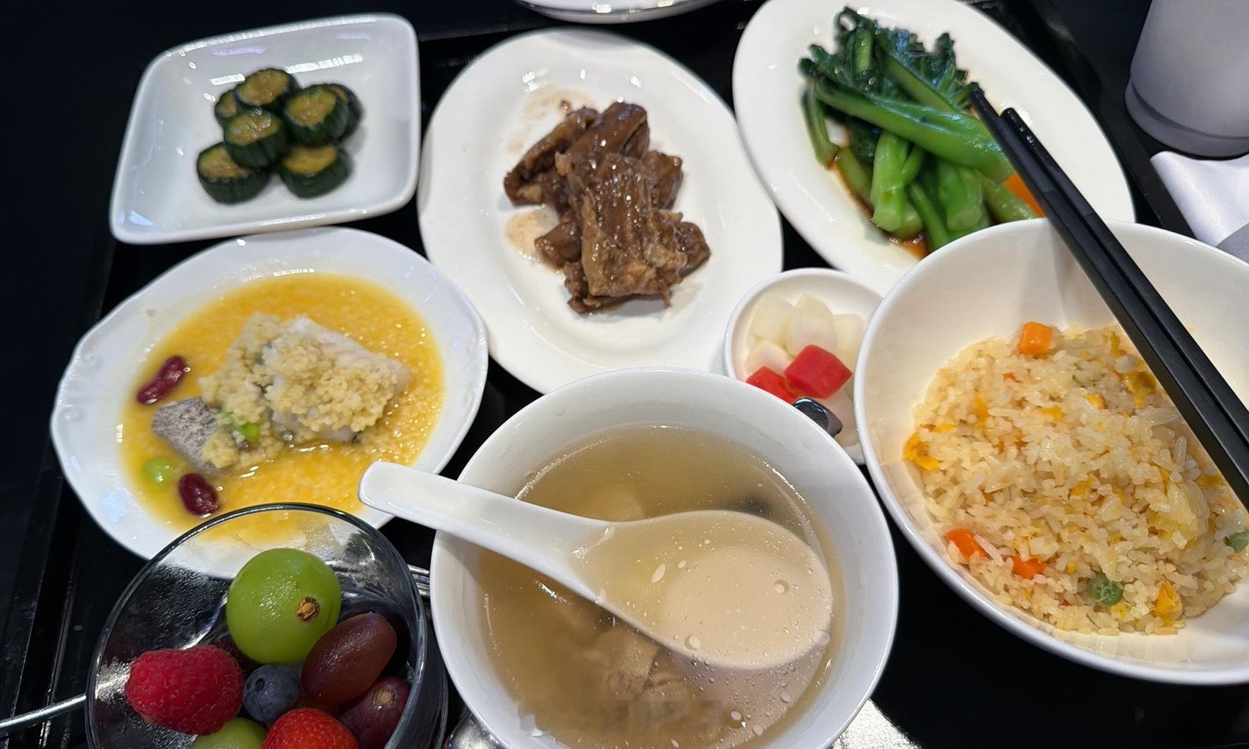 成都车展潮这看恰饭恰饭，这次尝尝奥迪的车展美食，很低脂，喜欢！牛排🥩黄瓜🥒鱼