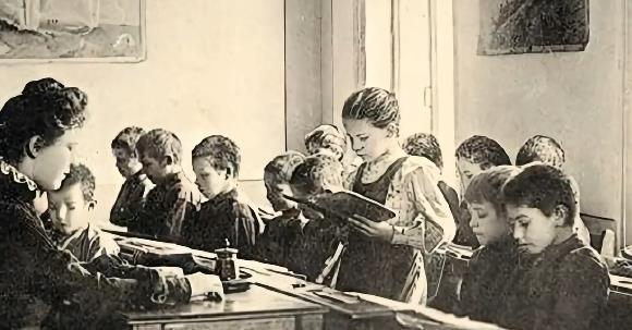 50年只吃3次布丁，竟回回招来同一个陌生人？这概率连数学家都绝望了！
在数学领域
