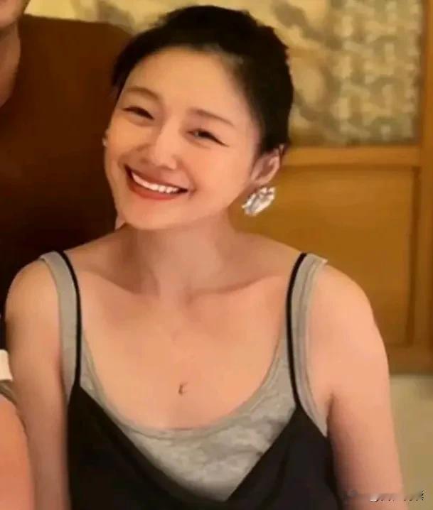 突然有种不好的预感

记得大S当年说过
为了变美变白变漂亮
她坚持了十多年不吃肉