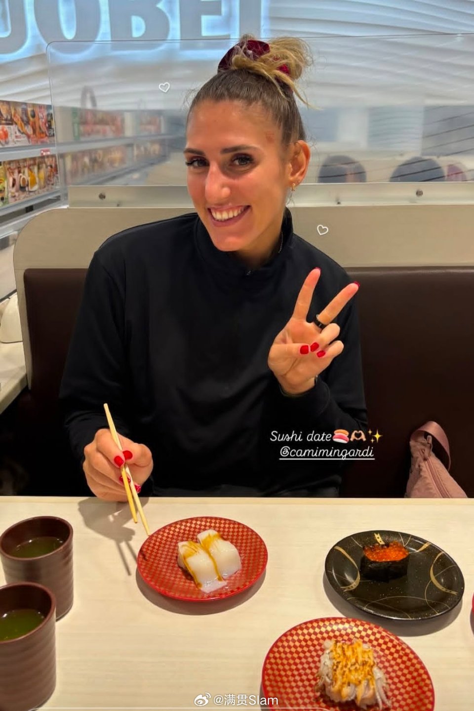 女排[超话] 明加尔迪吃寿司🍣 ​​​