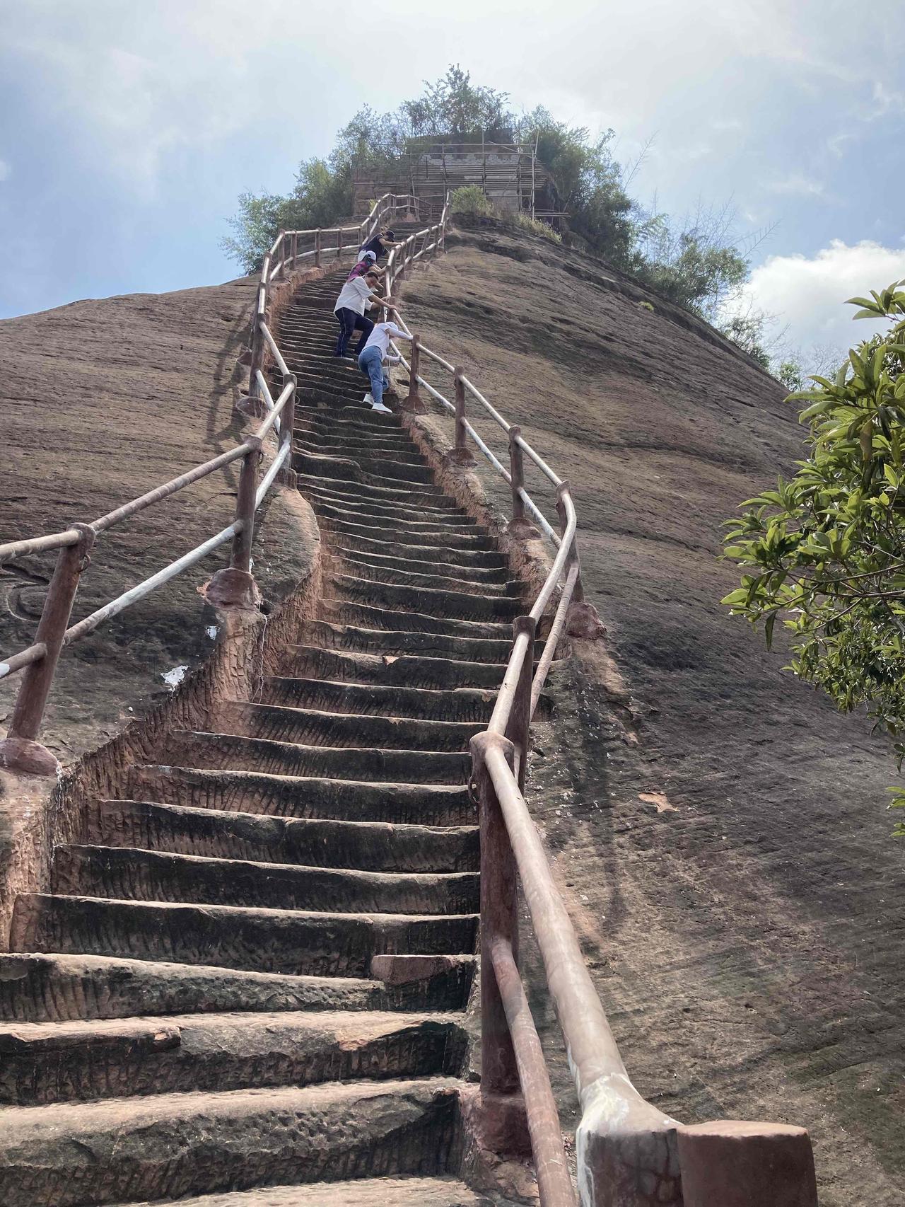 因为家在韶关隔壁，来韶关有n次了，城区的话去过武江区、浈江区、南雄市、始兴县、仁