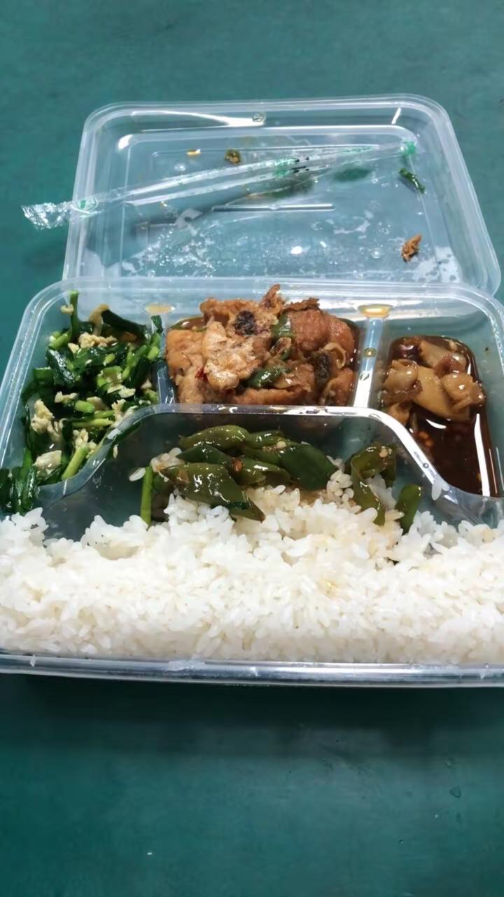 同样是女人，她们天天逛街，打麻将穿金戴银，吃香喝辣，而我要天天上班，到底输在哪里