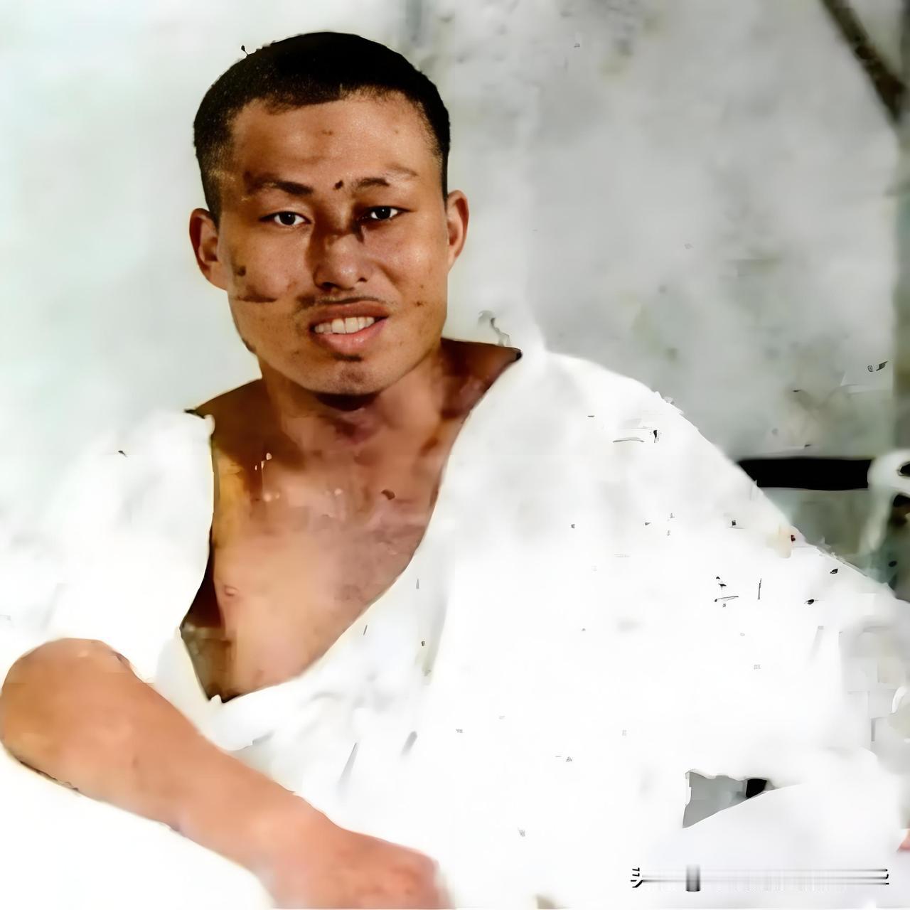 击落六架日军飞机的王牌飞行员，伤愈归队后血洒长空
 
1937年8月，这张拍摄于