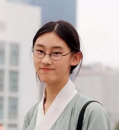 16岁诗词才女武亦姝，高考却只考了613分，被嘲：就这点分也想上清华，背2000