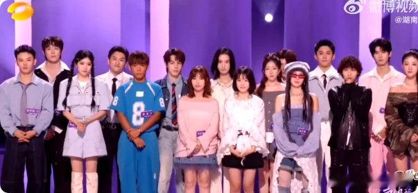 谁懂啊！何老师为选手争取机会还自侃 “活该的”，既有主持担当又有综艺梗，《声鸣远