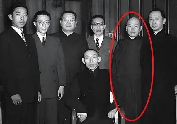 1940年，杜月笙的头号大管家万墨林，在金门大酒店门口被四名大汉强行绑走，直接押