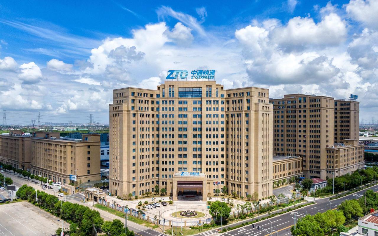 中通悄无声息，要干票大的！
一架身披中通航空标志的货机出现在成都双流机场，计划飞