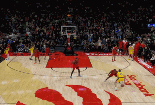 詹姆斯妙传，八村垒绝杀，湖人123-120胜猛龙
北京时间12月5日，湖人与猛龙