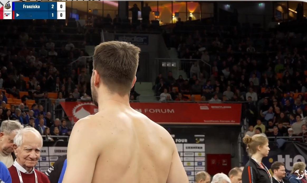 弗朗西斯卡2-1菲利斯这个背我可以看一天我现在觉得后背比胸肌更能吸引人…… 