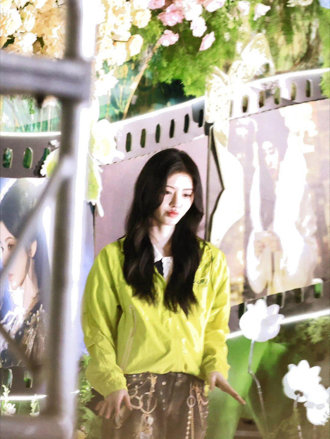 🍊鞠婧祎上官芷 🍊鞠婧祎露芜衣你说话淡淡的 闻起来淡淡的 声音也淡淡的 但是