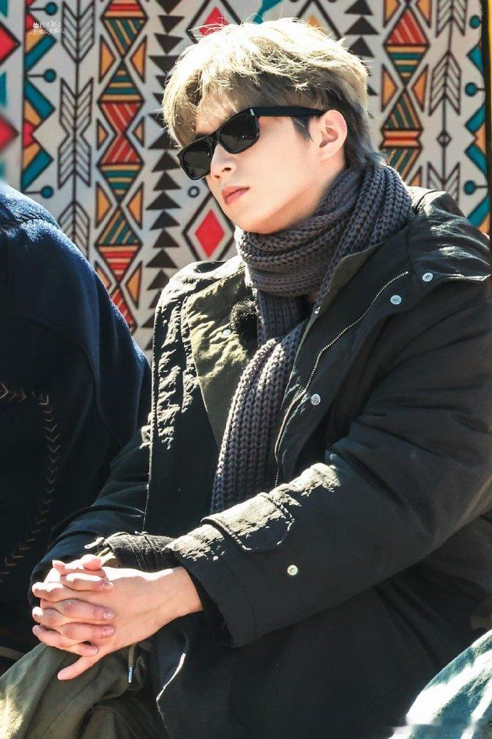 感觉刘耀文下一秒就要说馕言文了 刘耀文《宇宙闪烁请注意》造型太绝！长胡子 + 牛