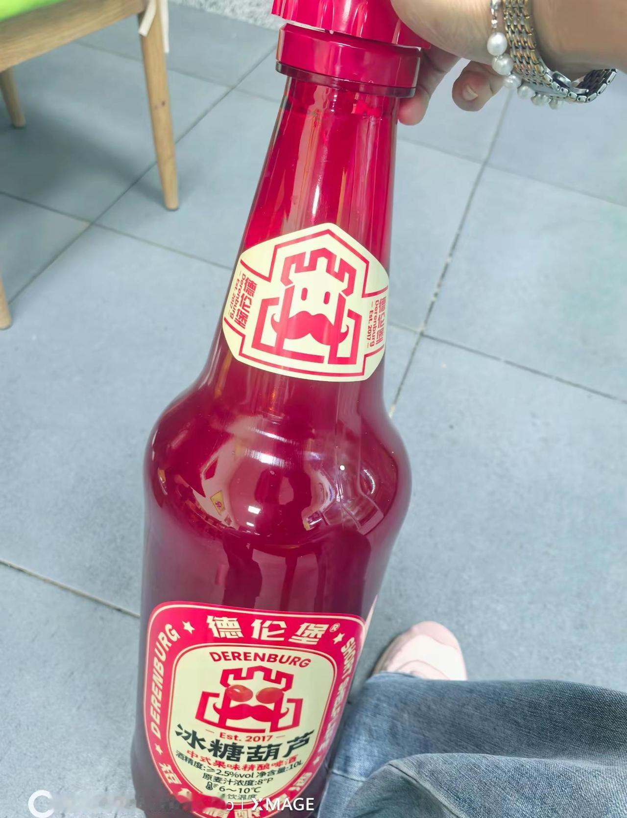 "生活是枯燥的，快乐是自己给的，愿我们都在鸡零狗碎的日子里，找到闪闪发亮的快乐，