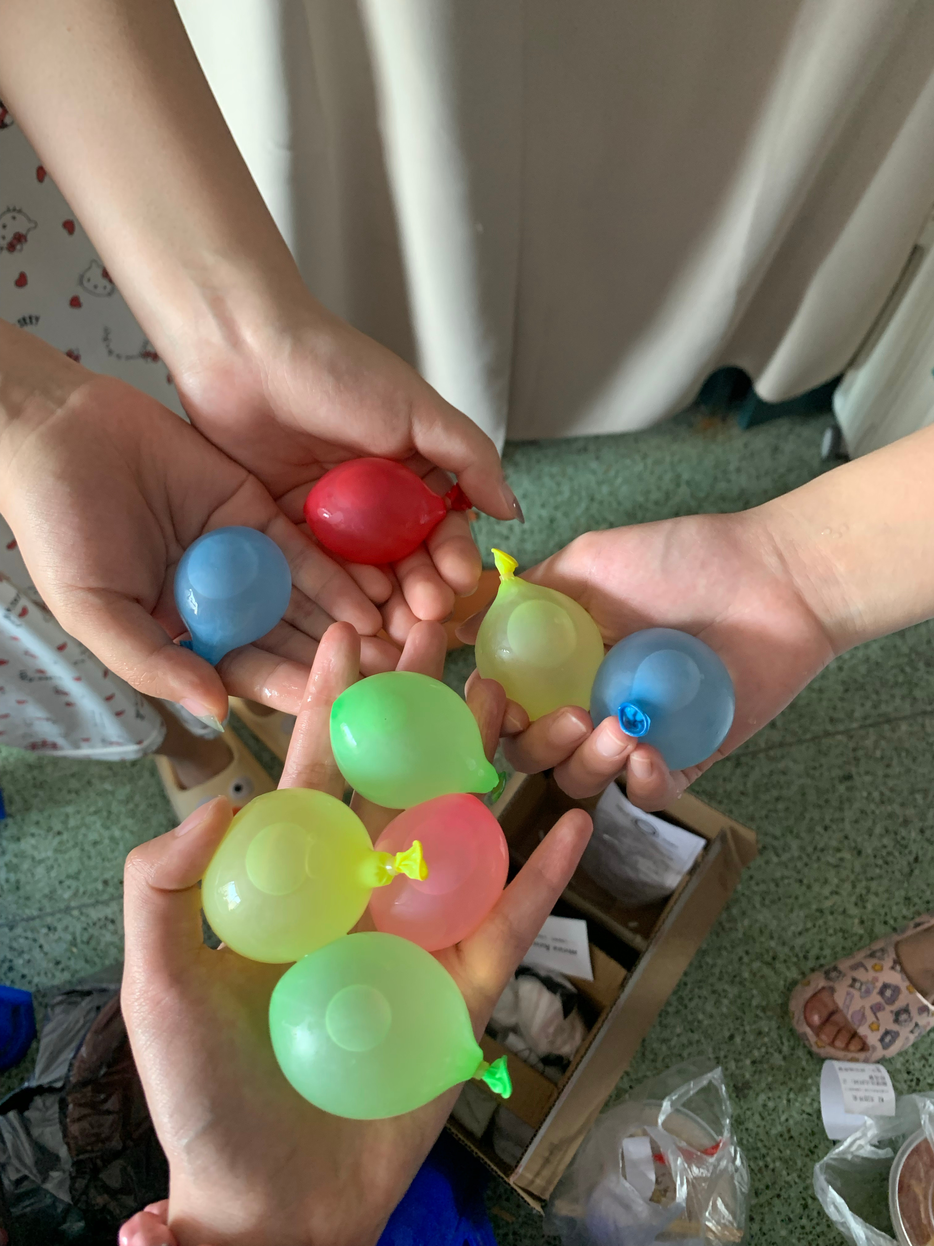 阿姨给的水球[泪][泪][泪]要离校了最舍不得宿管阿姨了 ​​​