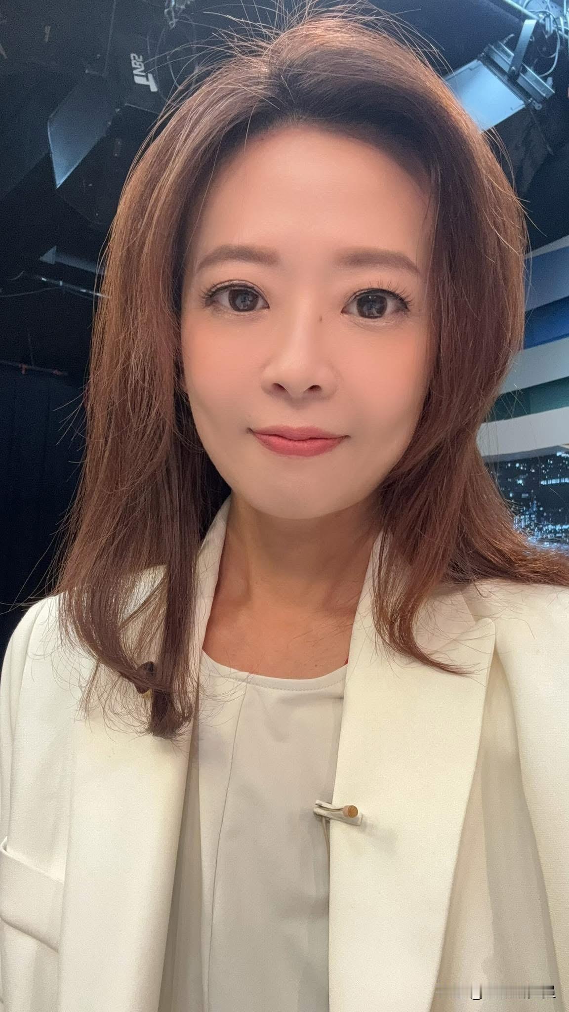 国民党发言人江怡臻今（28日）表示，恭喜李四川在民调中顺利胜出，将代表蓝白选新北