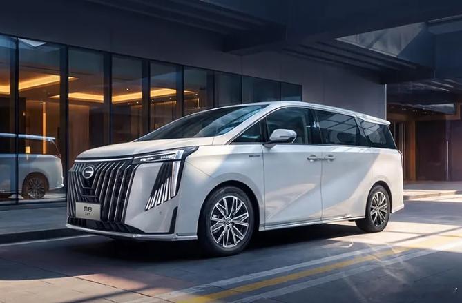 掐指一算，今天上新9款新车。凯美瑞2.0HXS 光辉版磨砂金上市，传祺M8 2.