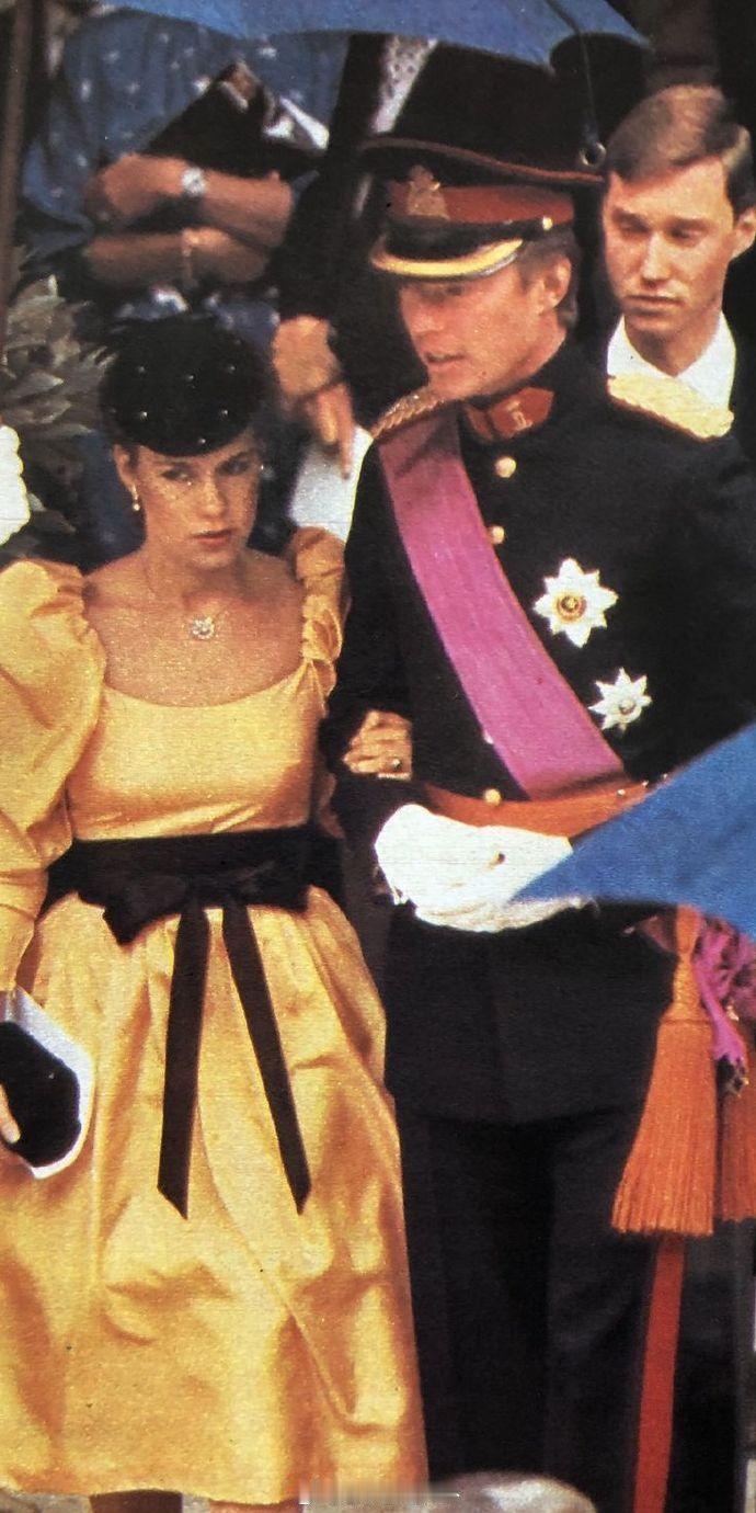 卢森堡玛利亚-特蕾莎大公夫人的头饰风格一组，她婚前是富家女，1981年嫁入卢森堡