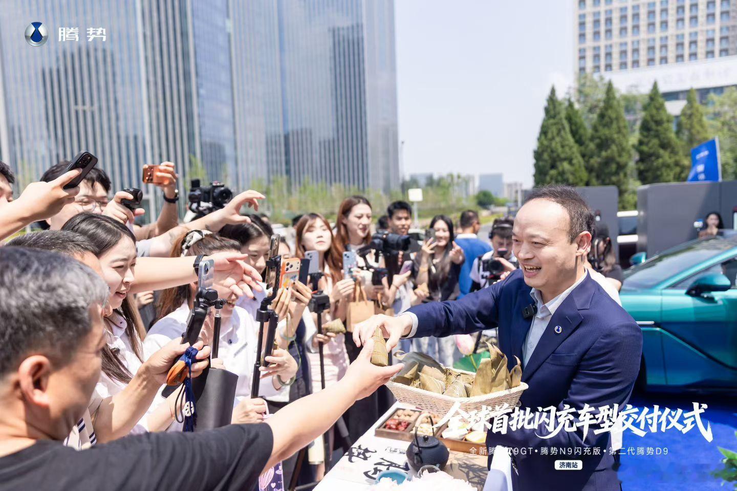 全球首批闪充车型交付仪式·济南站迈入闪充时代，解锁豪华旗舰聚焦出众性能，点亮美好