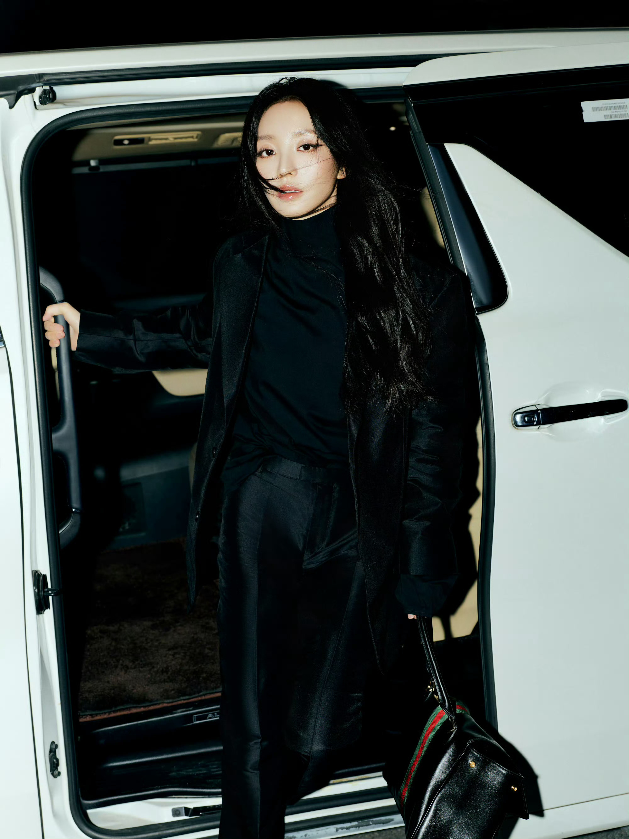 田曦薇西装露额头 西装冷都女，可甜可盐田曦薇田曦薇