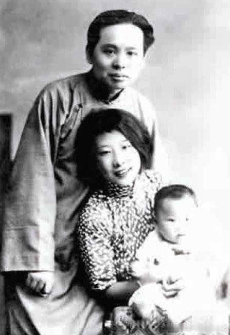 30年代张恨水夫妇与儿子张二水历史影像 ​​​