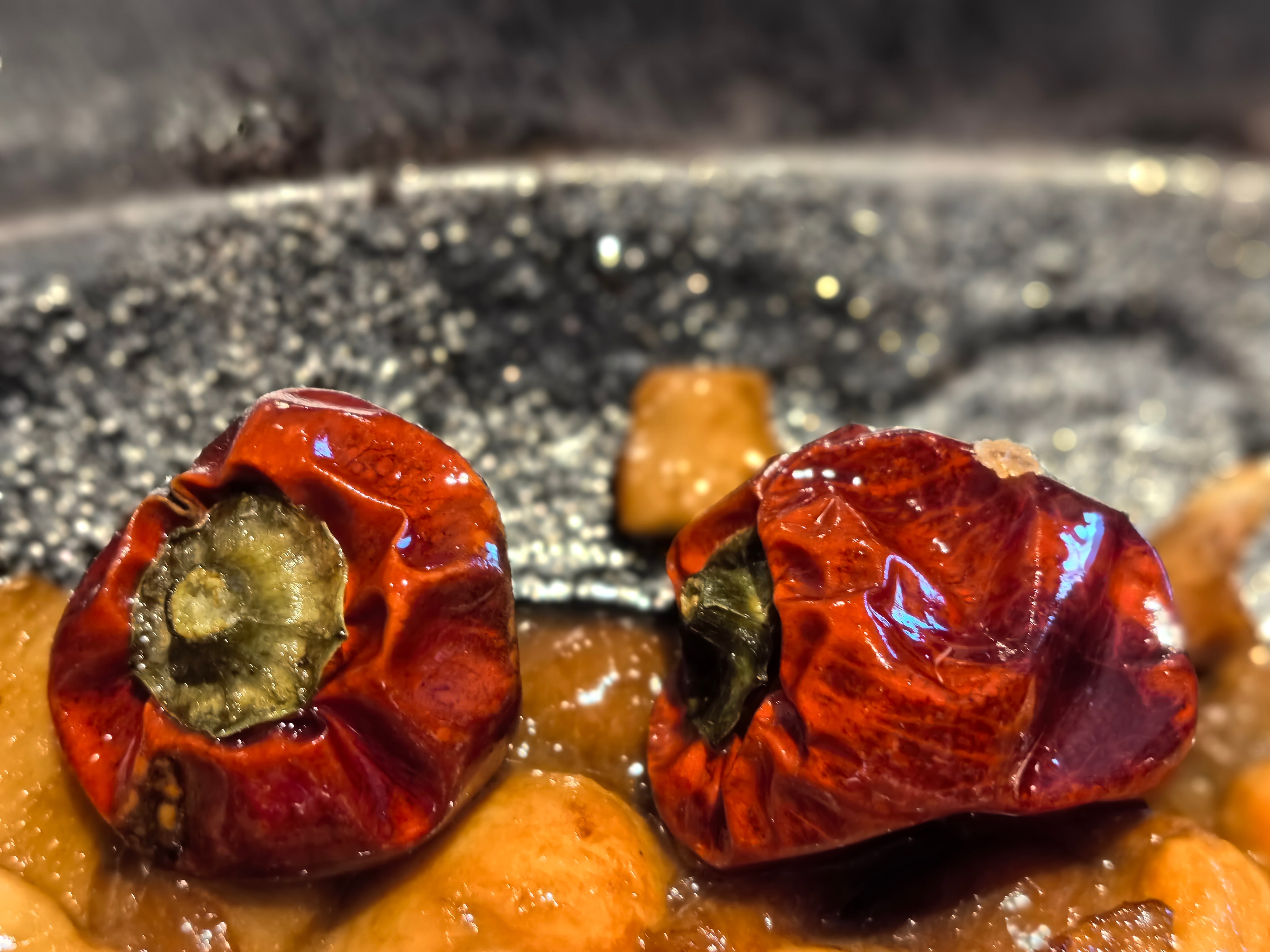 中午吃饭和同事分析一下市场，从不同人的风格，看产品，看市场发展。就说到最近鸿蒙钊