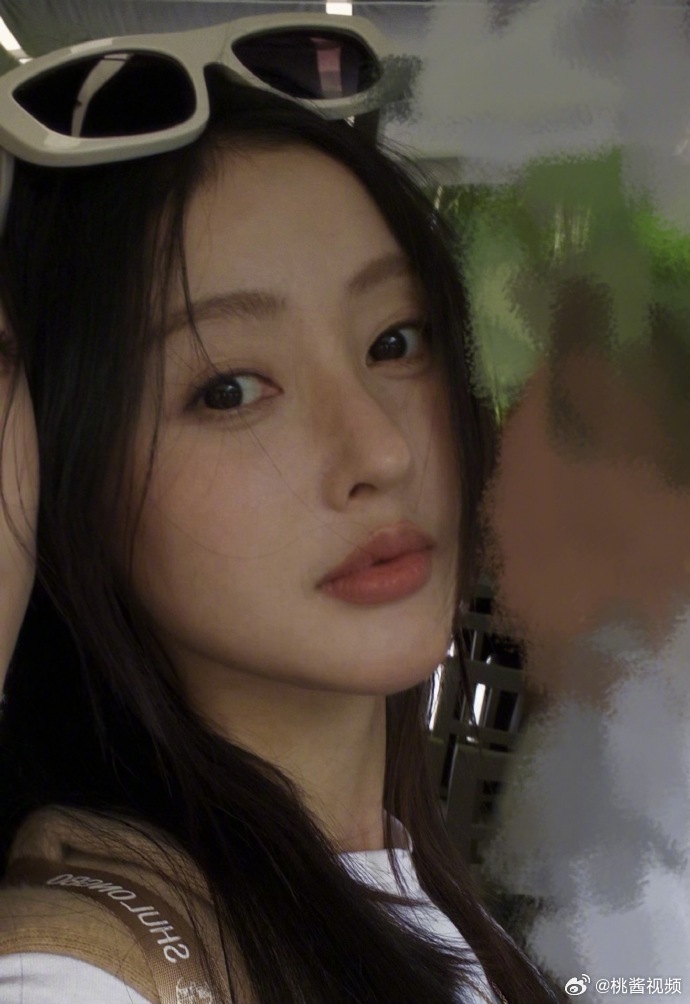 张天爱一口气发了18宫格张天爱18张私服look 张天爱这18张图简直是成都旅游