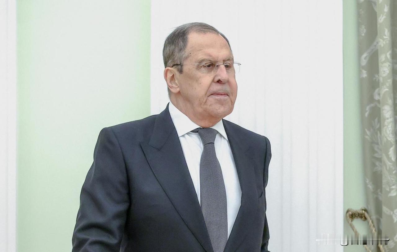 拉夫罗夫妄称：欧洲部队在乌将成为俄罗斯打击的合法目标
洲哥讲时事 2025年12