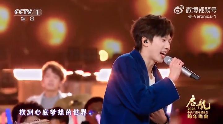 林高远太棒了！谦谦君子，多才多艺，温润如玉[赞]！
央视跨年晚会上，林高远和歌手