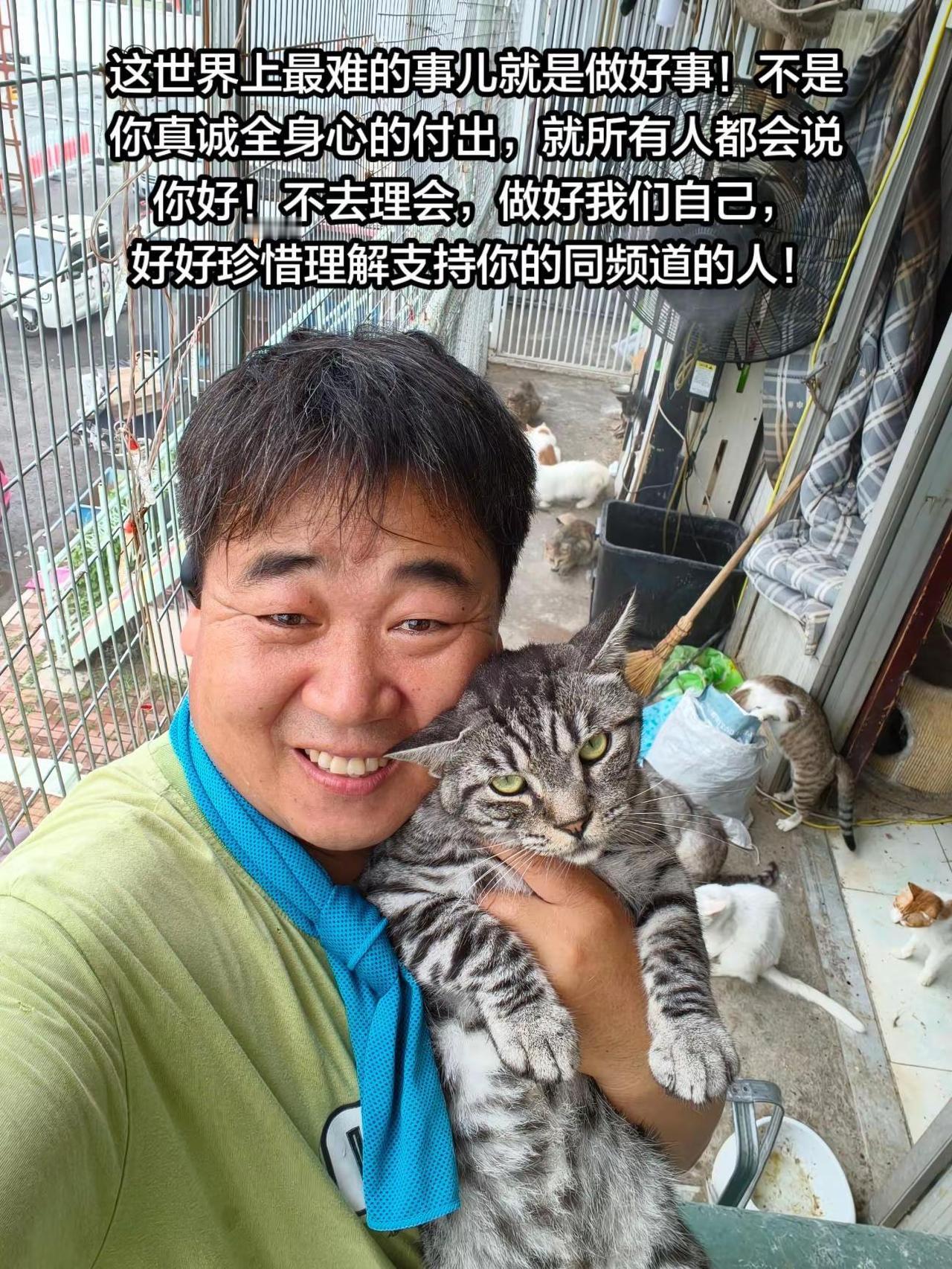 我老婆早起来6点多就来基地开始铲屎添粮换水收拾基地的卫生，一直到下午3:11才离