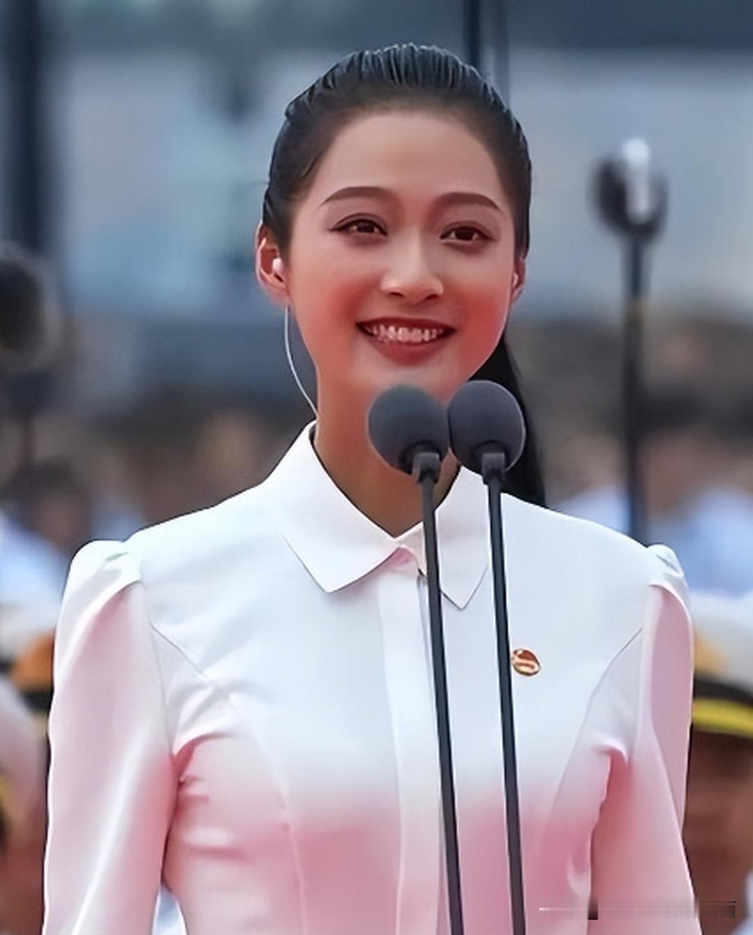这位美女长得比刘芳菲还要大气，她曾经是“庆祝中国共产党成立100周年大会”的最美
