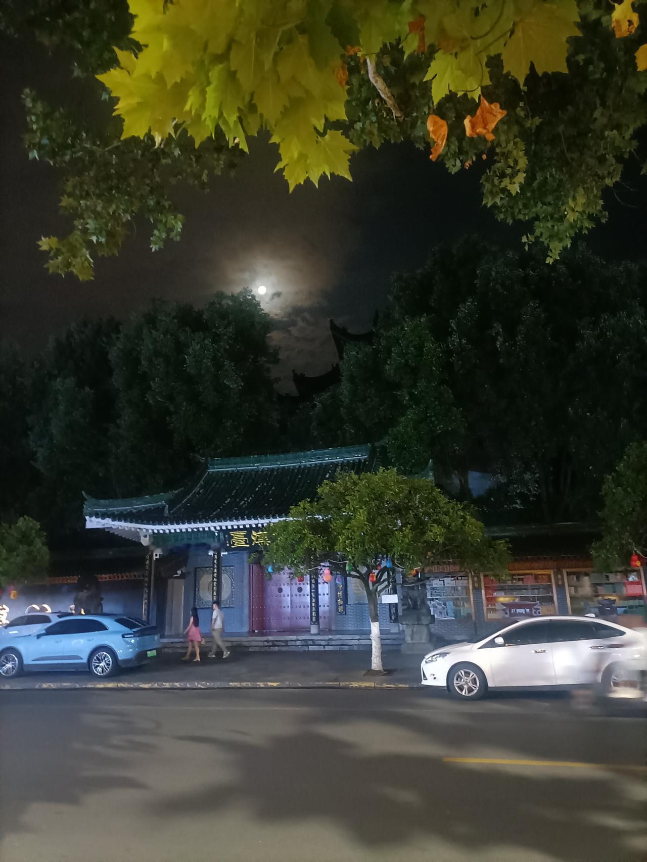 【夏之韵·古汉台的夏日之夜】你有哪些随手拍的比较满意的照片
古汉台，即汉中市博物