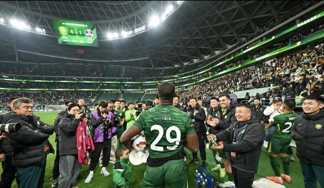 溃不成军！中超+杯赛冠军，海港+国安亚冠全部垫底，32战仅5胜亚冠的2025-2