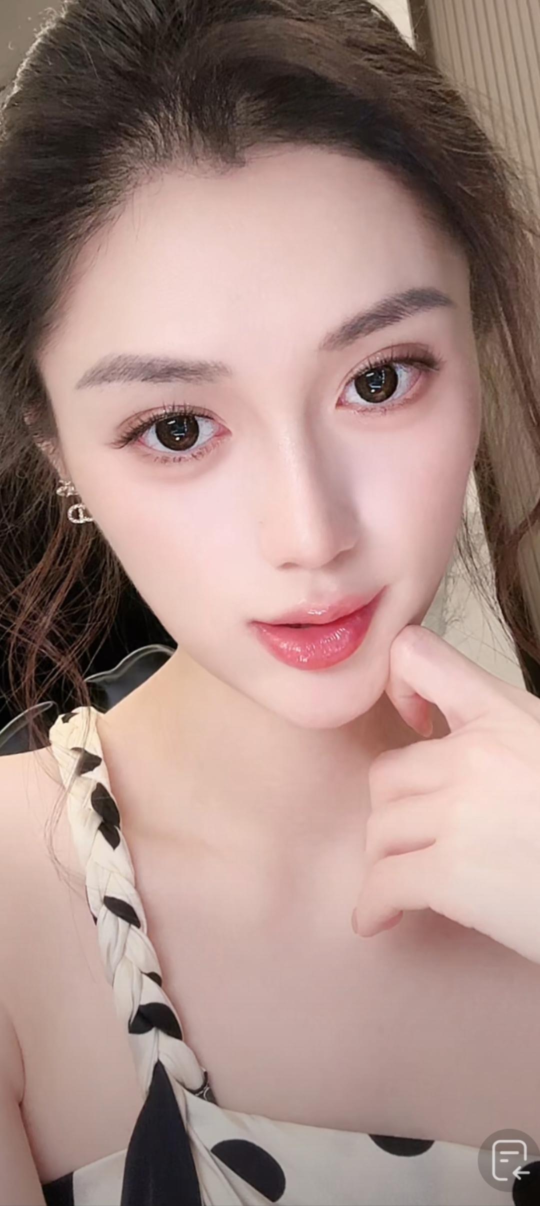 这位小姐姐好可爱呀！