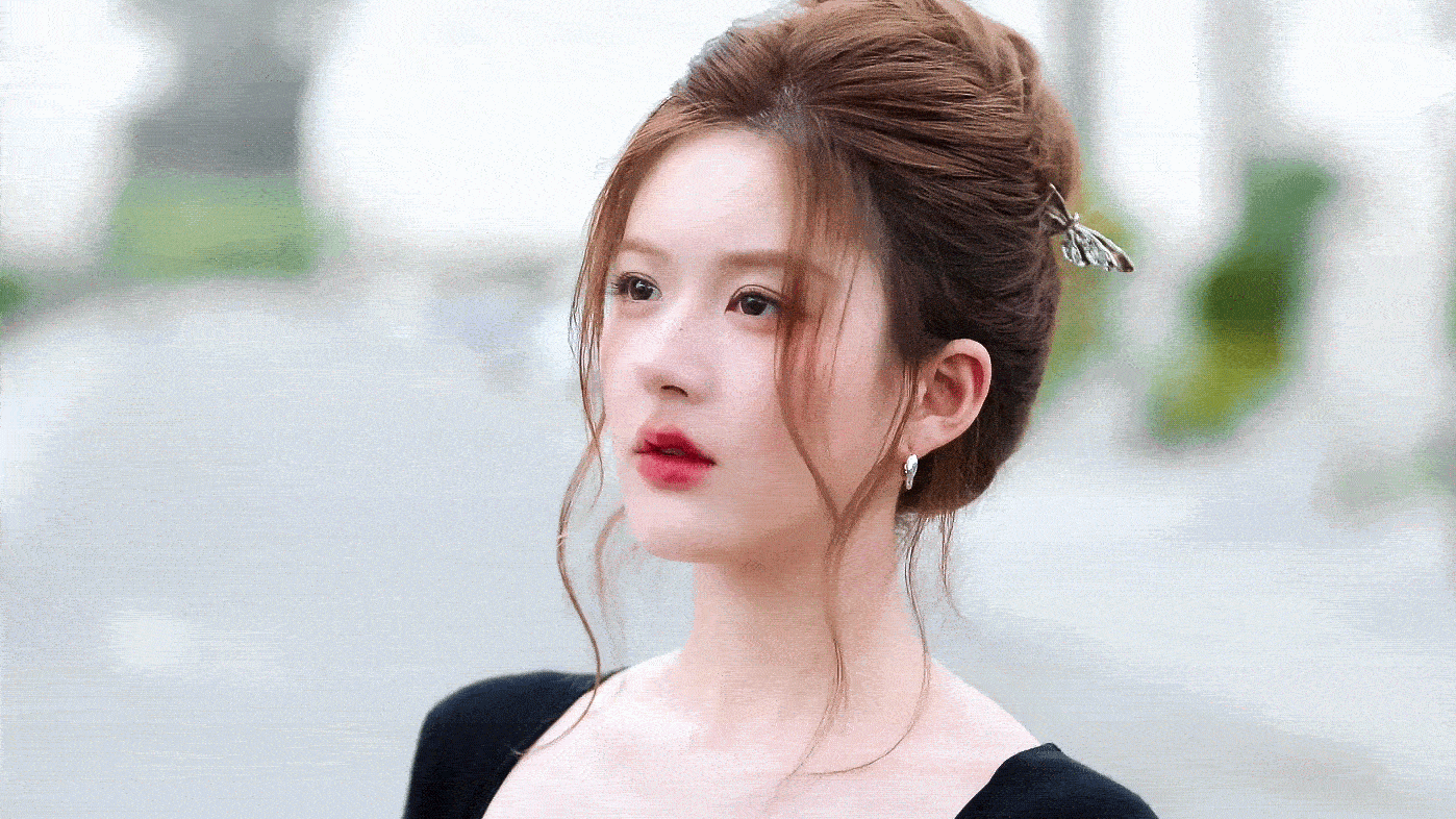 许我耀眼[超话]  我的点赞变成许妍了 不信你试试看 ​​​