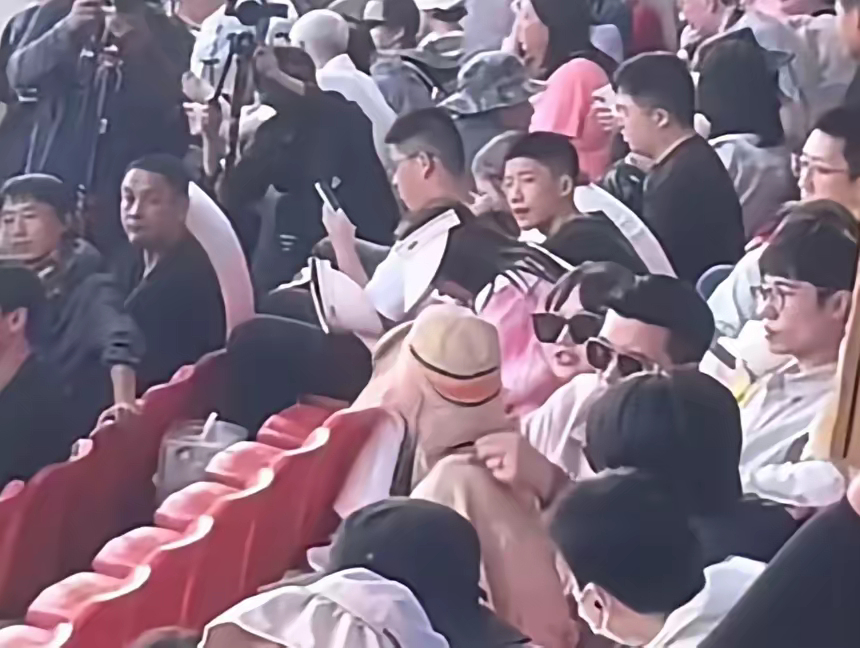 看了视频版，在这段的时候，黄圣依麦麦疑似吵架了，后来麦情绪不错因为全程挨着cru