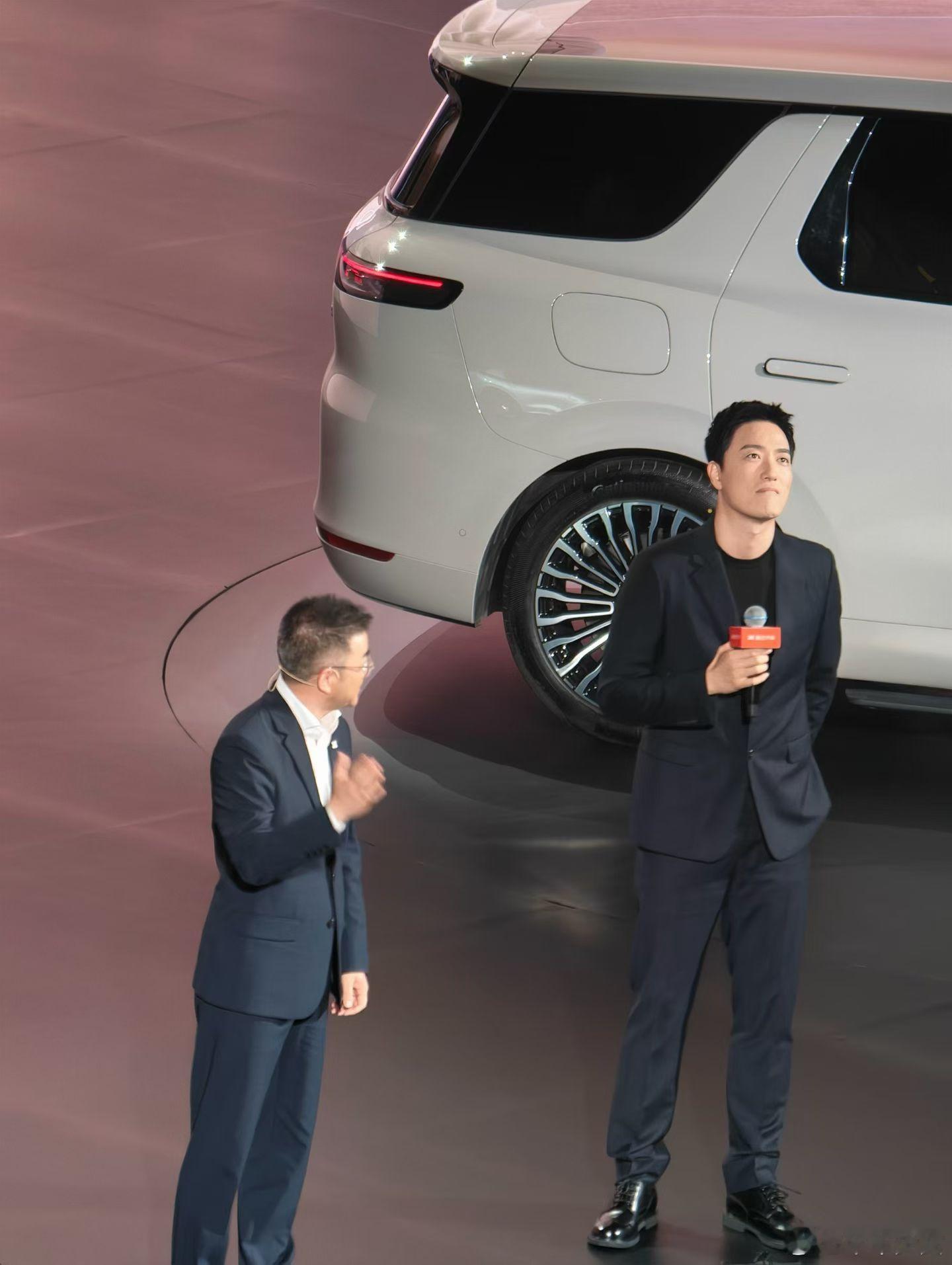 智己LS8代言人刘翔也来啦！明显感觉给整场发布增加了不少关注度。感觉还是小时候在