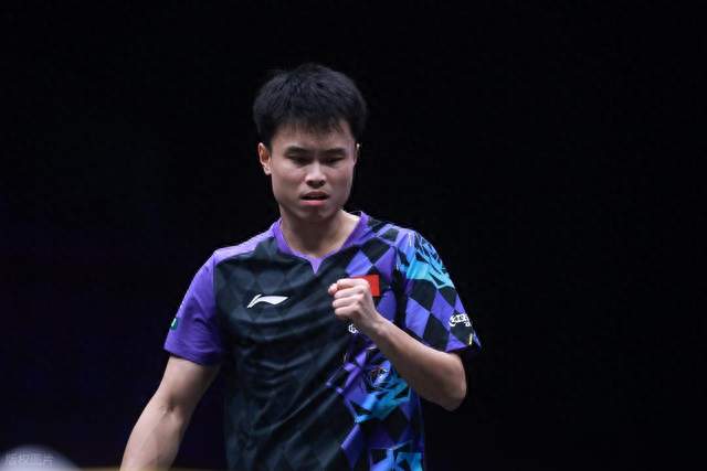 3-0剃光头！周启豪把张本智和打回家了, 三局全是翻盘 这下他不喊了