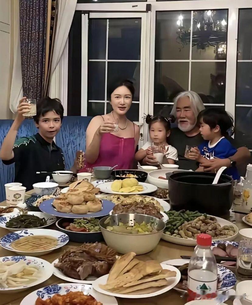 人变有钱了，男的女的都一样