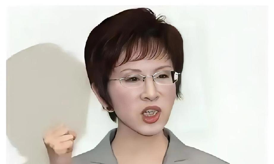 洪秀柱这一嗓子“揭竿起义”，可不是光喊口号，那是她写给高金素梅的声援文章里实实在