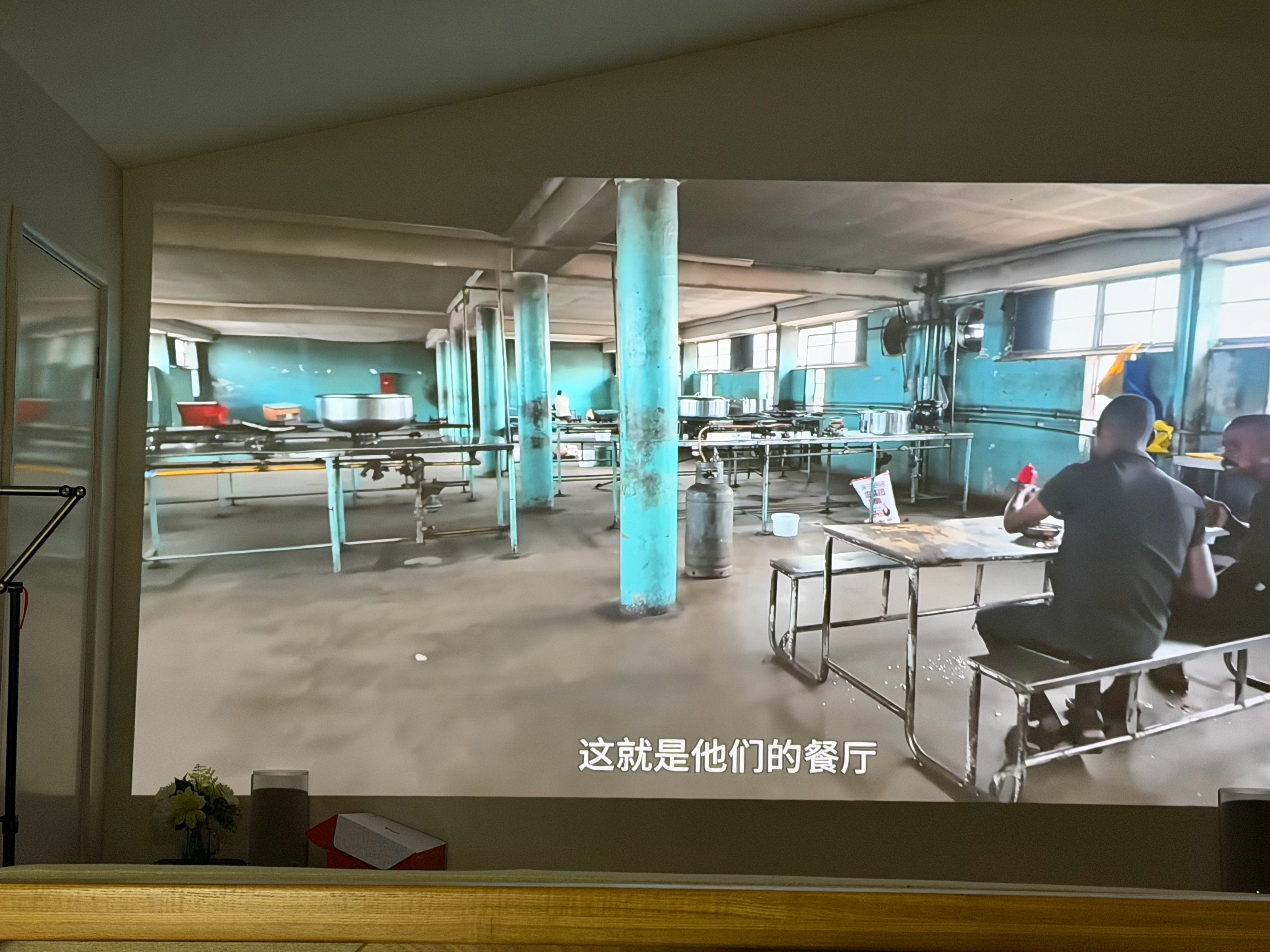 我发现，大家喜欢看的旅行vlog，都是旅游博主去的治安乱的、或者经济差的、或者人