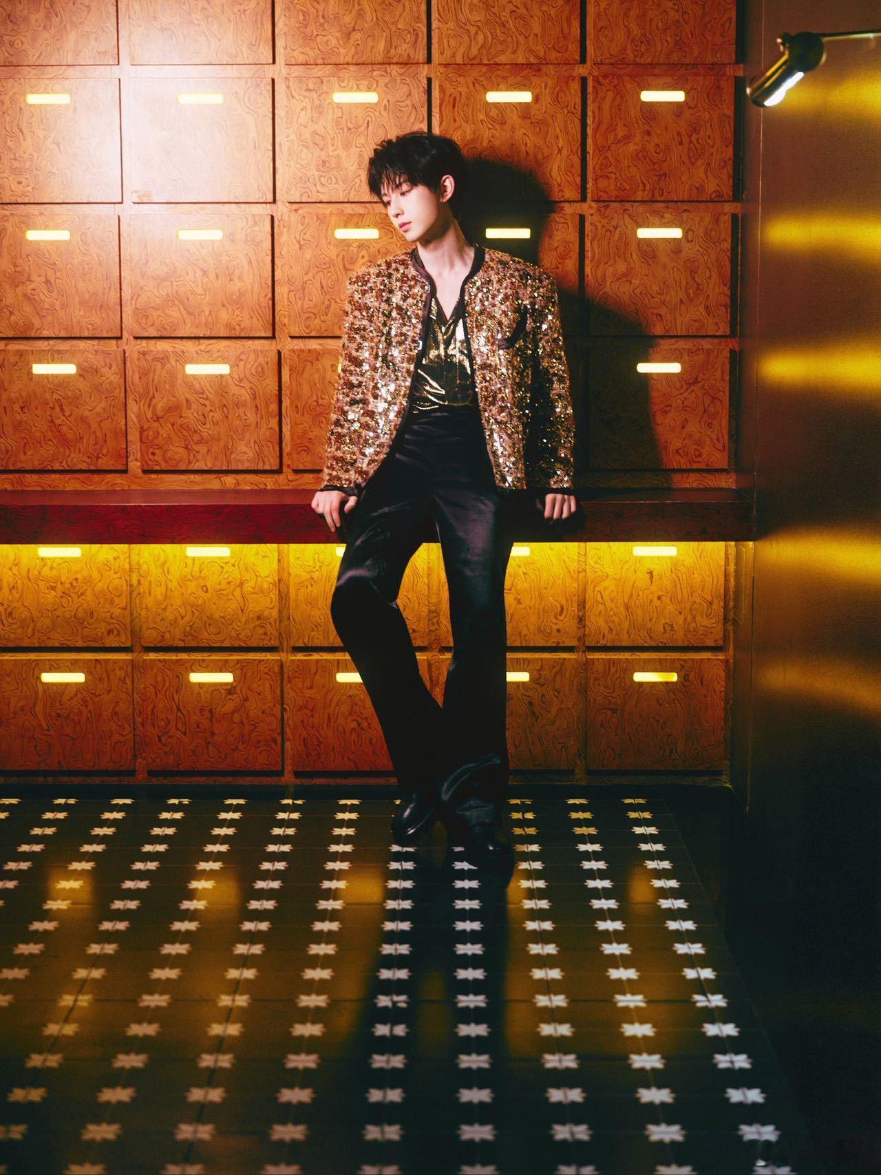 沈月郭俊辰Red开场 沈月郭俊辰一出场就是青春主场！Red 开场活力四射，舞台表