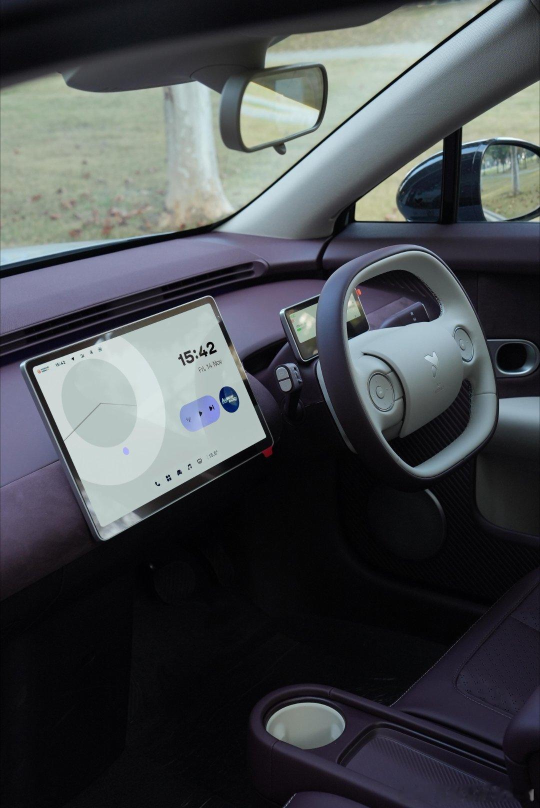 萤火虫右舵首发新加坡，虽然不怎么看好小虫子在坡县的销量（税太高了），但意味着东南