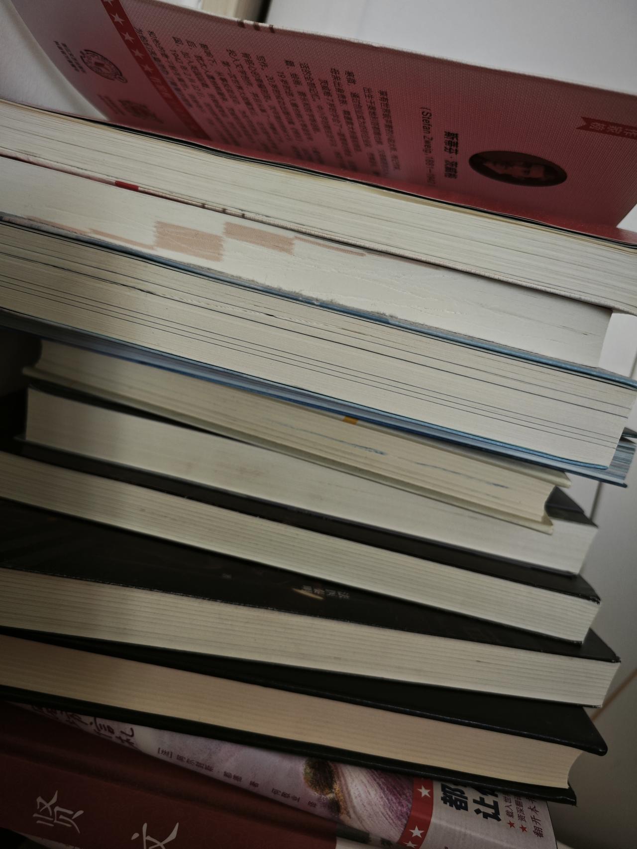 年初时立了个新flag，
今年要看20本书。
不分种类，
不为颜如玉、黄金屋，