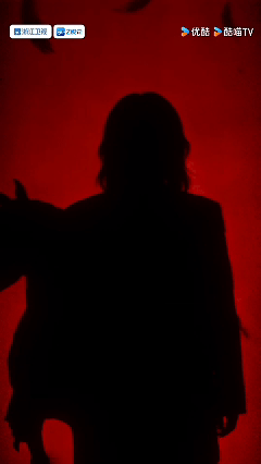 郝蕾一入戏眼神都变了无限超越班镜头一推近，眼神就变了。郝蕾用实力证明什么叫“入戏