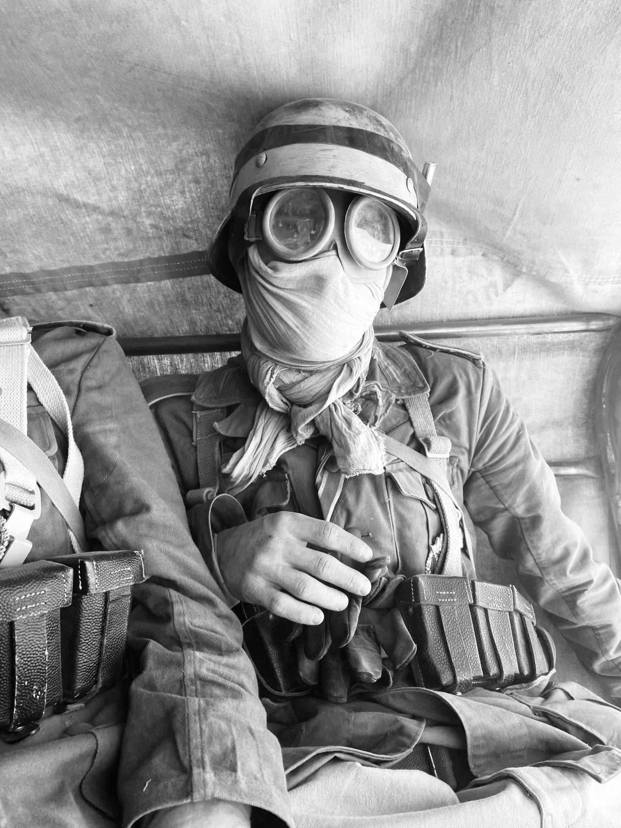 看穿着不像是二战纳粹德军的北非军团，那只有三种可能：希腊、意大利或者巴尔干地区。