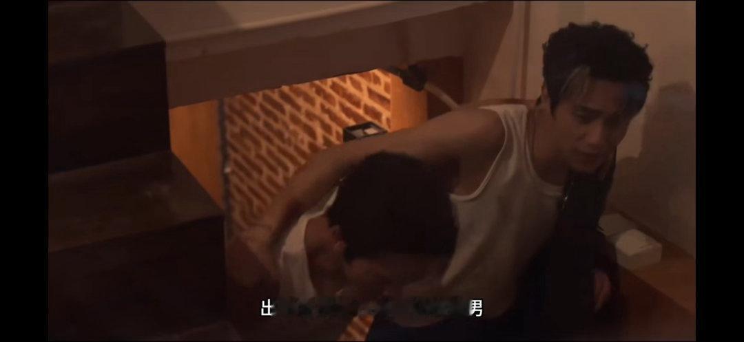 港剧烟灰  对 