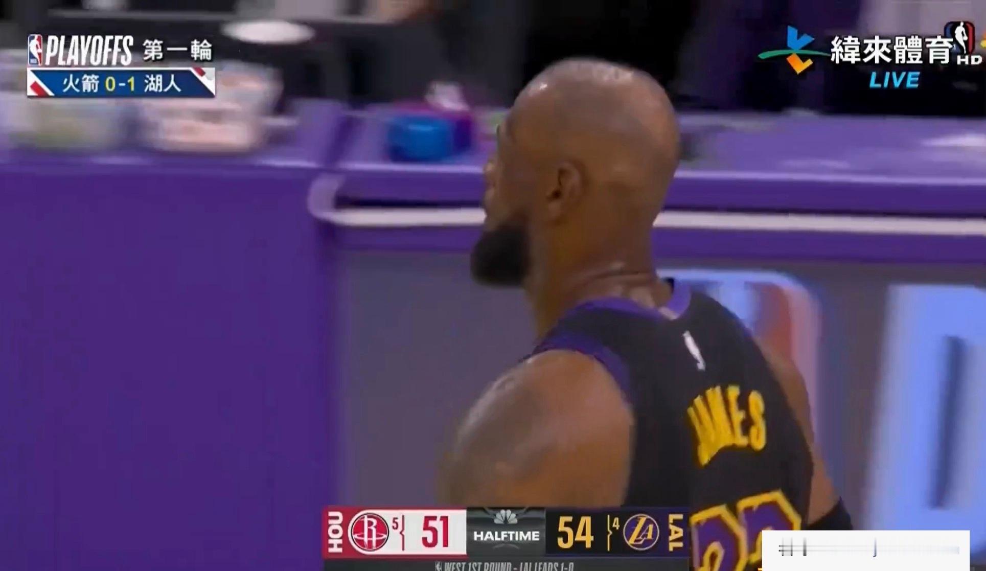 虽然半场追到了3分，但我还是觉得优势完全在湖人，第三节估计又给火箭打崩了，火箭连