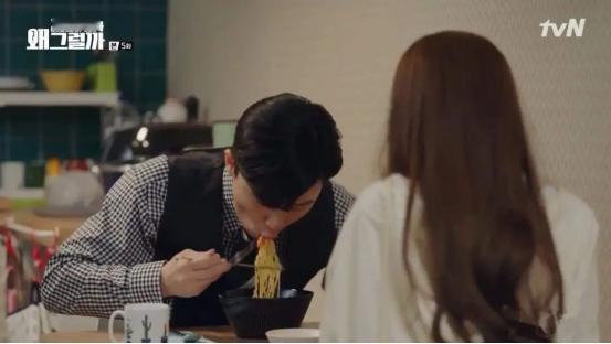 韩国只有5000多万人口，却能一年吃掉41亿包方便面！为什么韩国人钟爱方便面，半