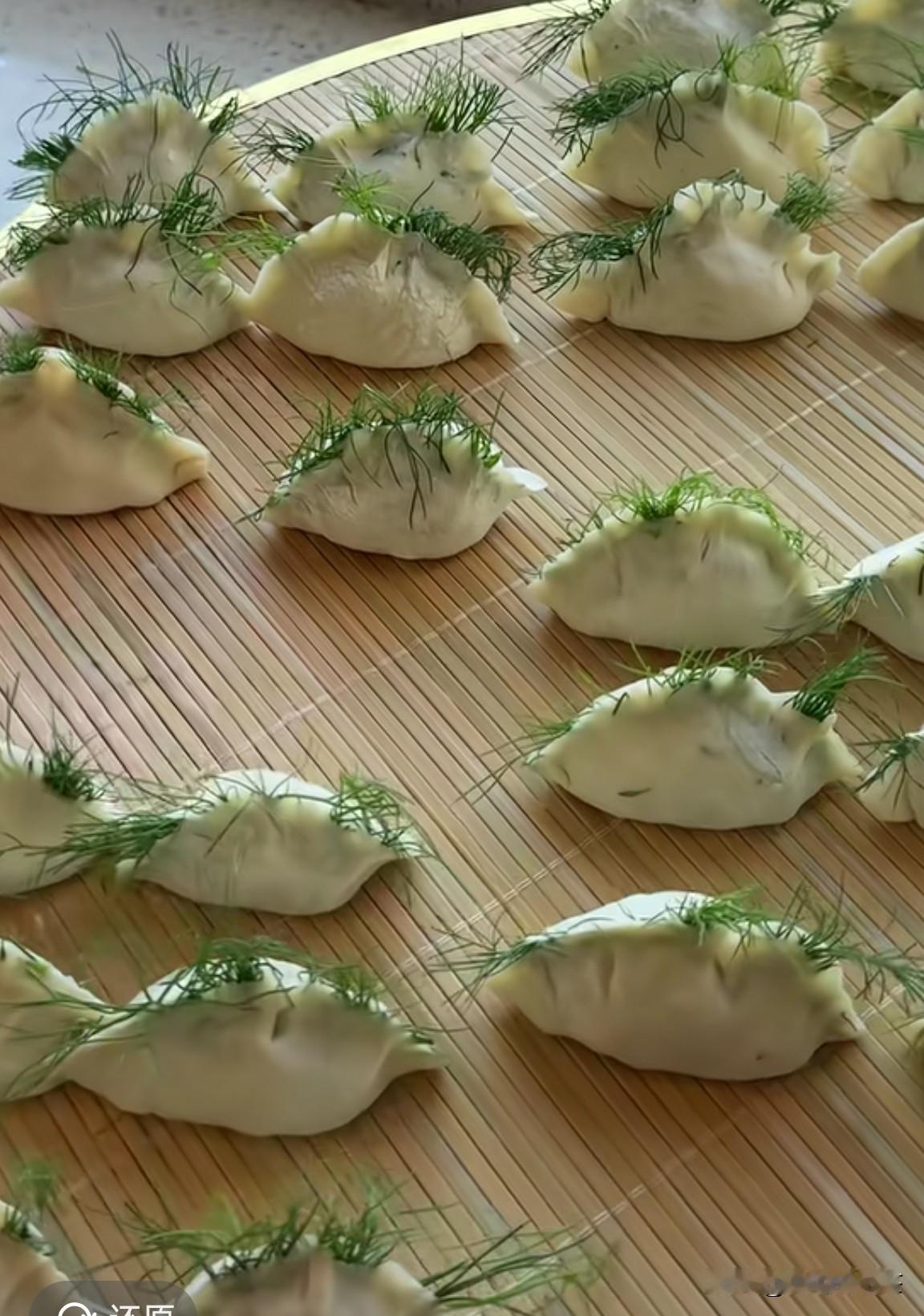 第一次包饺子感觉不是很成功！