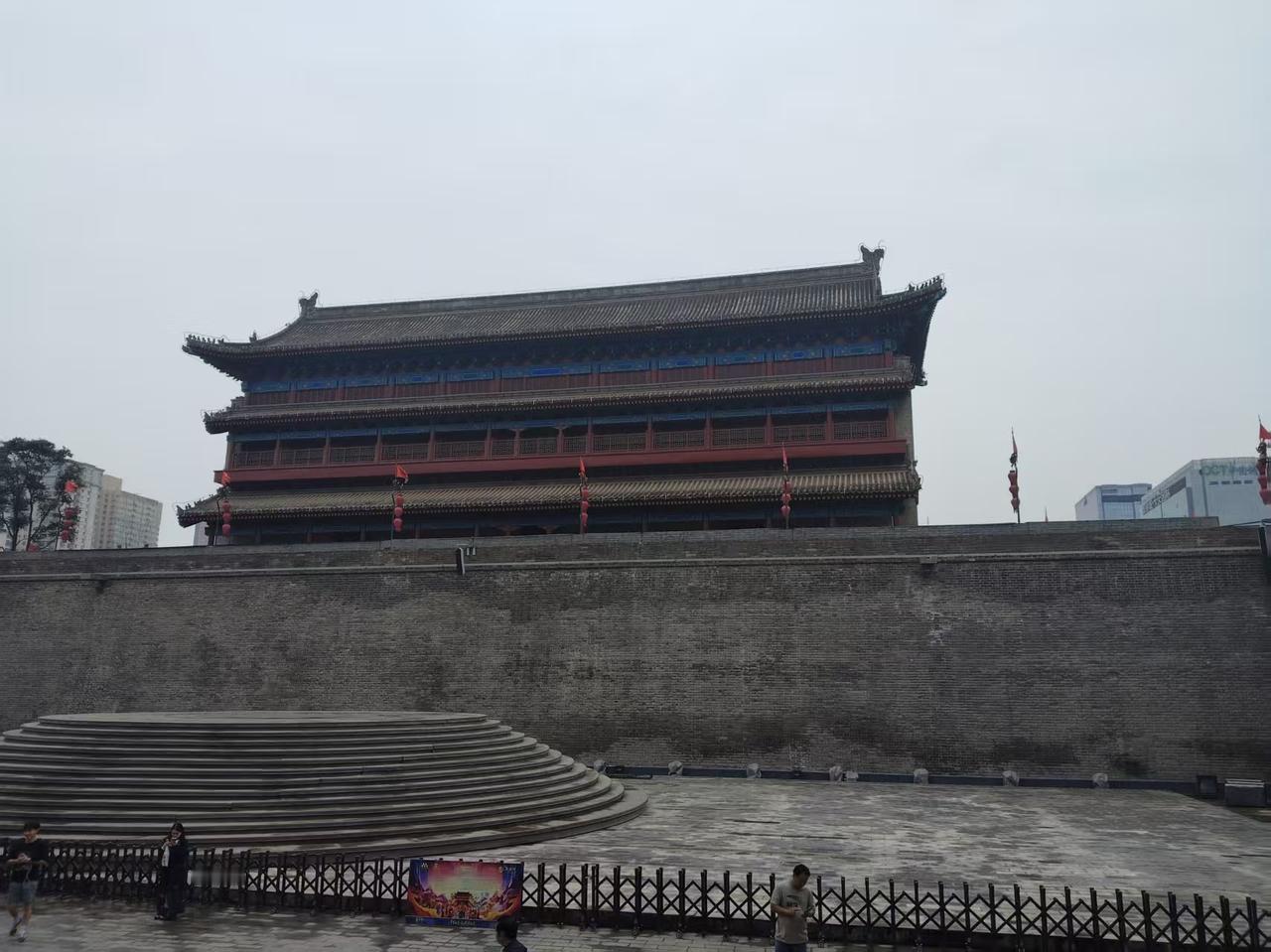 假如楚汉战争赢的是项羽:

项羽:         分封制明明好好的硬是被嬴政老